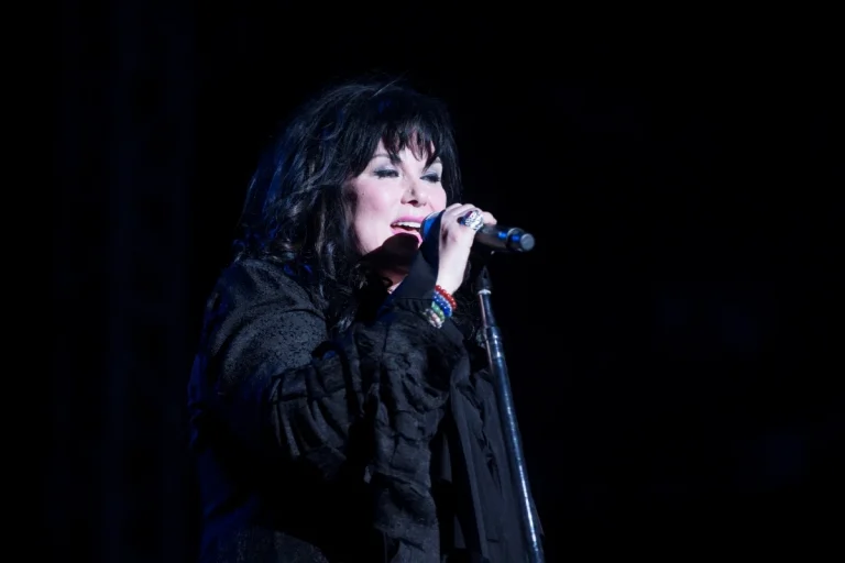 Ann Wilson relata machismo no rock dos anos 1970 e relembra inspiração nos Beatles