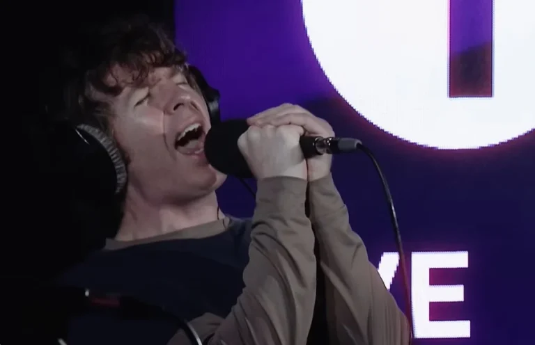 Turnstile apresenta cover de “Burning Fight”, clássico da Inside Out, no Live Lounge da BBC Radio 1