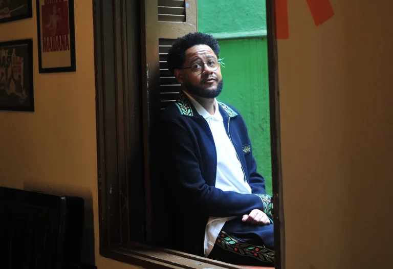 Emicida reúne Projota, Rashid e Borges em show no Vivo Rio e confirma turnê por quatro capitais