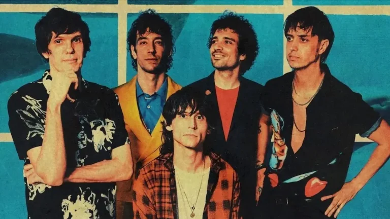The Strokes enfrenta críticas após lançar “Falling Out of Love” com forte uso de autotune