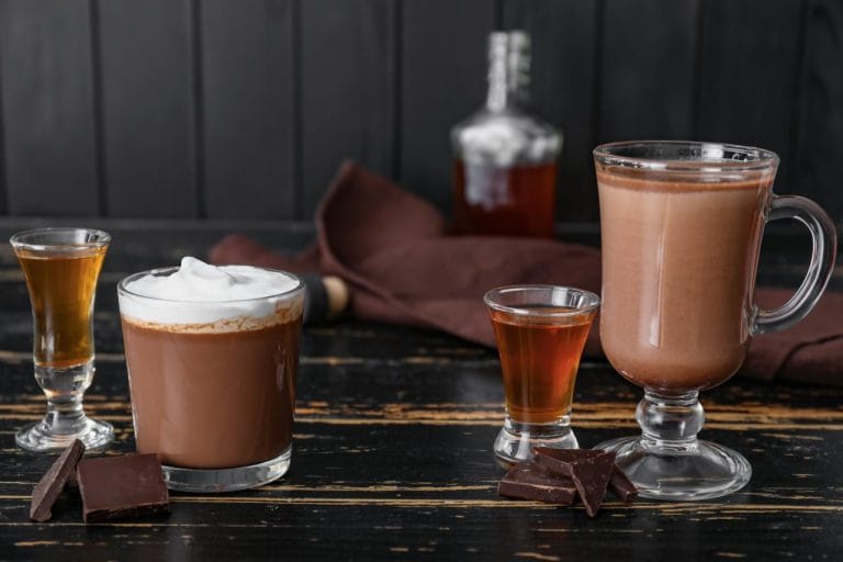 5 receitas de bebidas quentes para preparar em casa em poucos minutos