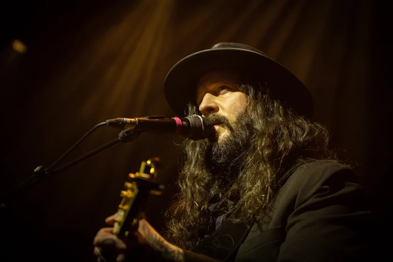 Shawn James agenda três shows no Brasil em agosto de 2026; ingressos já estão à venda