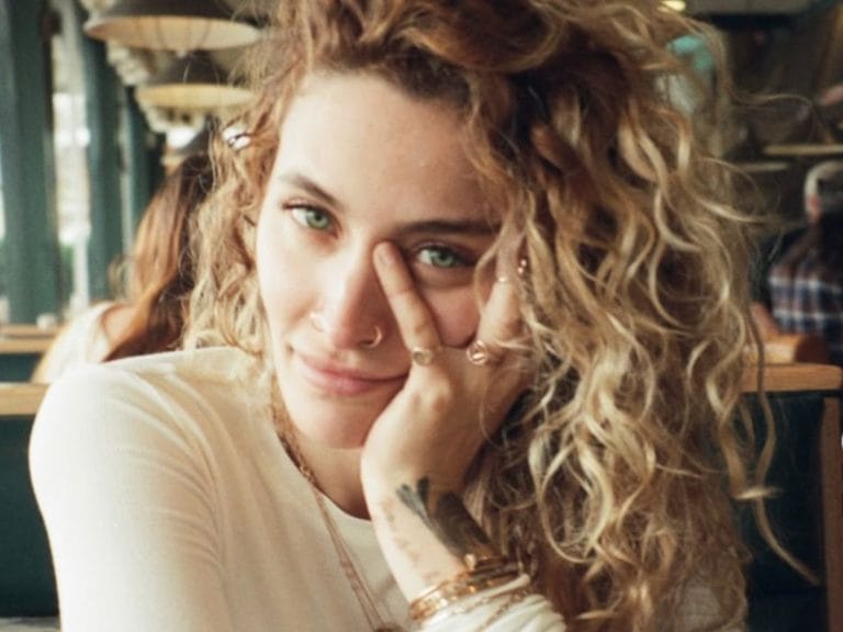 Justiça ordena devolução de US$ 625 mil ao espólio de Michael Jackson após ação de Paris Jackson