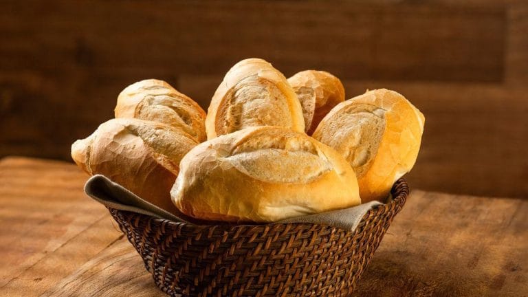 Receita detalha como preparar pão francês de padaria em casa
