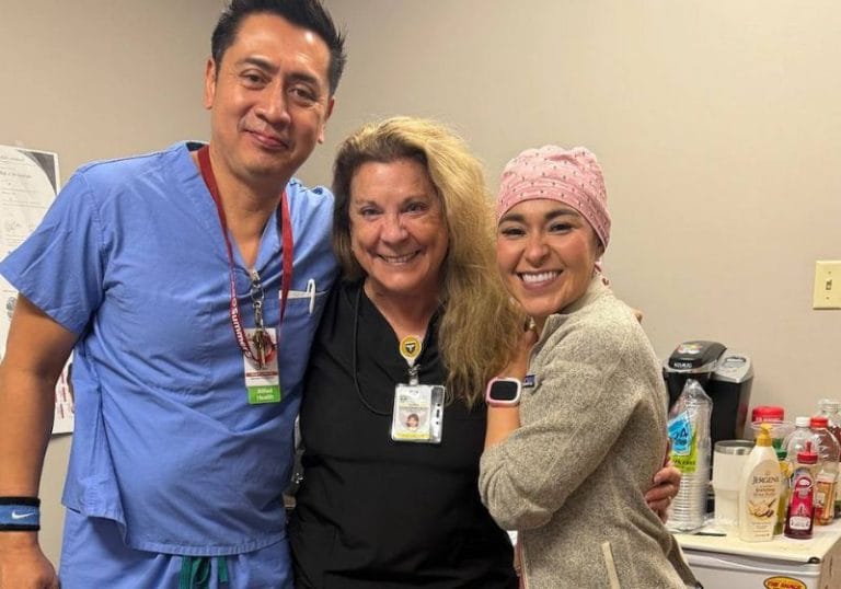 Aos 72 anos, norte-americana conclui faculdade de medicina usando poupança da aposentadoria
