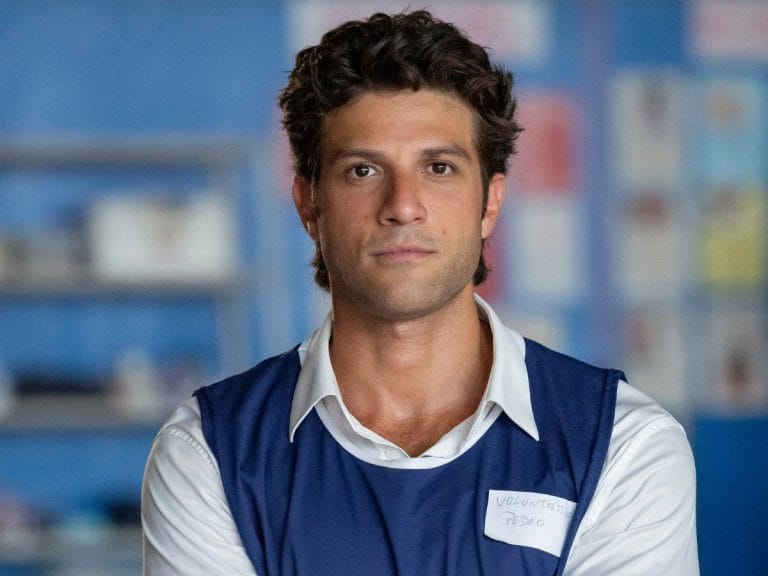 Chay Suede diz que fará pausa após “Quem Ama Cuida” para ficar com a família