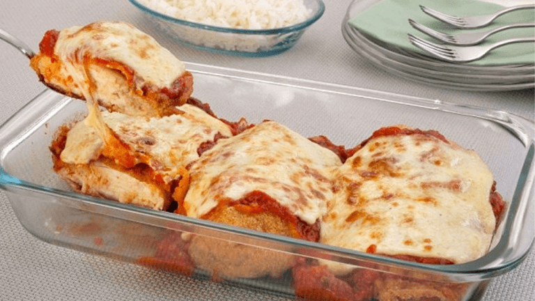 Parmegiana de frango traz versão prática e econômica para o dia a dia