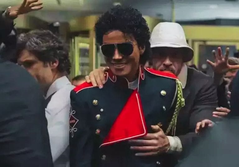 Cinebiografia “Michael” ultrapassa US$ 700 milhões e mantém liderança sobre “O Diabo Veste Prada 2” nas bilheterias globais