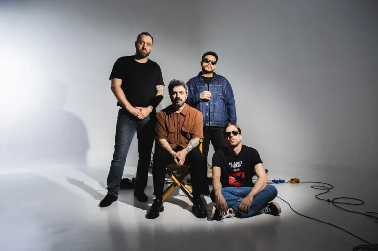 Banda Anônimos Anônimos estreia álbum “Acabou Sorrire” com nove faixas e nova fase artística