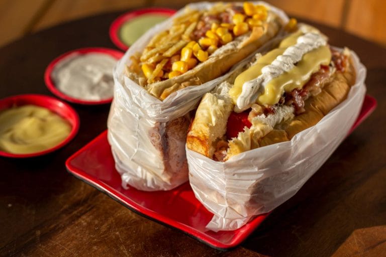 Hot dog de forno rende 12 porções e fica pronto em menos de 1 hora