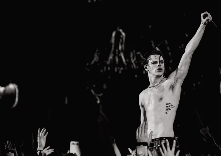 YUNGBLUD rejeita rótulo de “futuro do rock” e diz sonhar com turnês em estádios