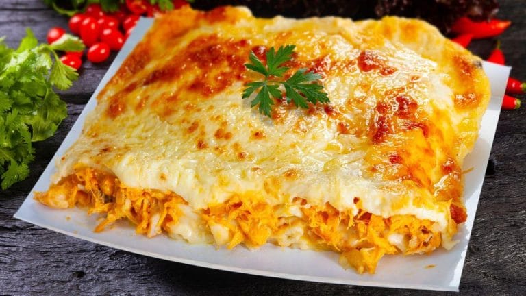 Cinco receitas com frango desfiado prometem praticidade na cozinha
