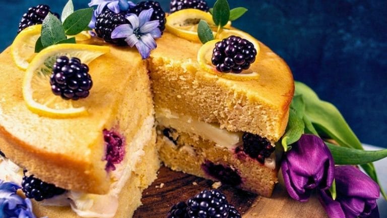 Chá vira protagonista em três receitas: bolo, mocktail e “caviar” gastronômico