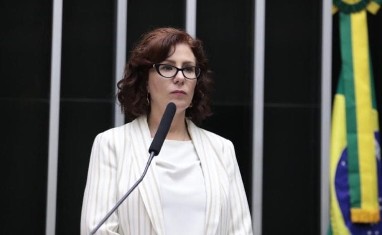 AGU solicita extradição de Carla Zambelli à Corte de Cassação da Itália