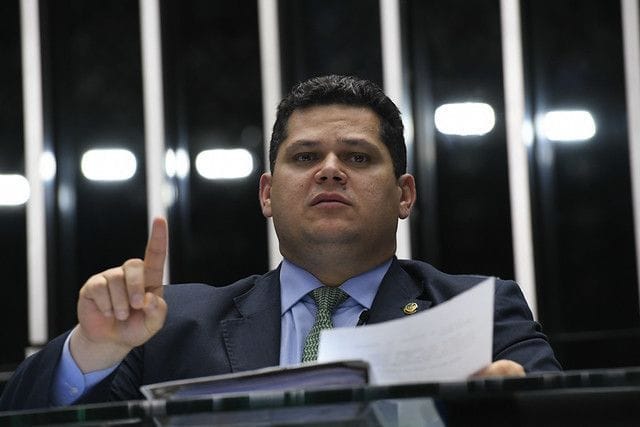 Alcolumbre afirma que votação da PEC dos agentes de saúde seguirá rito normal