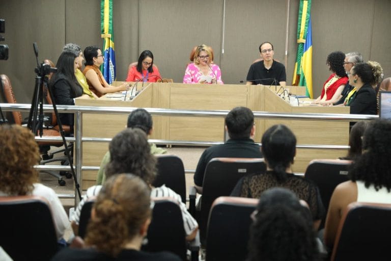 Alese debate melhorias para psicólogos em audiência pública