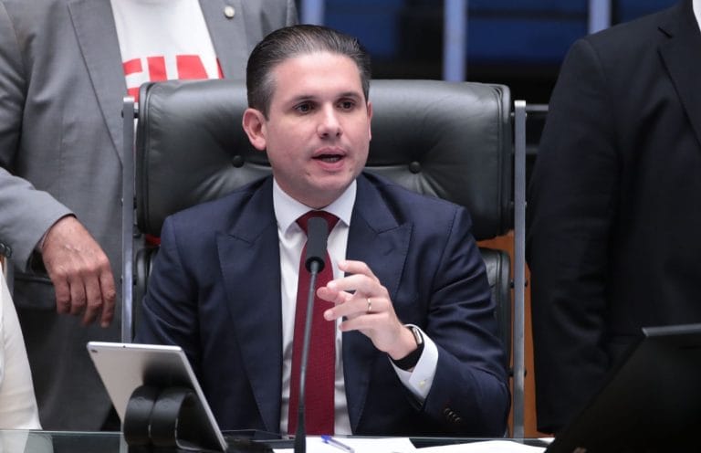 Câmara pode votar fim da escala 6×1 ainda esta semana