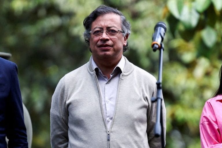Candidato de direita vence eleição presidencial na Colômbia por margem apertada