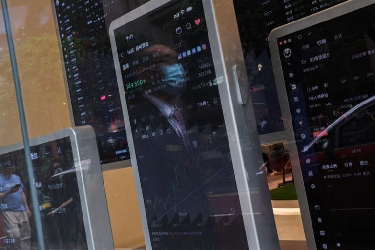 China avança na corrida da IA e desperta interesse de investidores