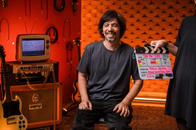 Chinaina Leva Videoclipes de Artistas Independentes à TV com Caça Joia Clipes