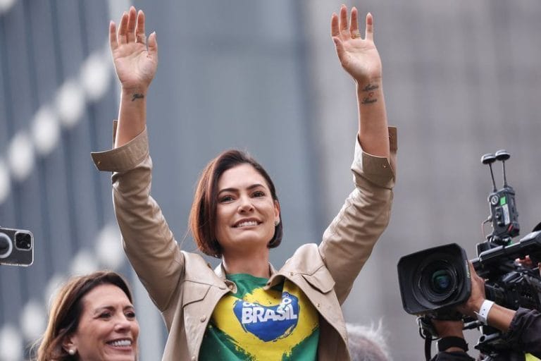 Conflitos na família Bolsonaro: Michelle expõe desentendimentos com Flávio