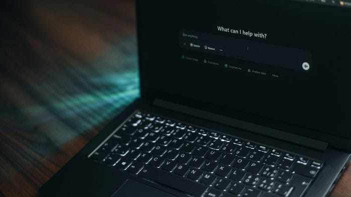 Cuidado ao usar IA: veja o que nunca compartilhar com chatbots