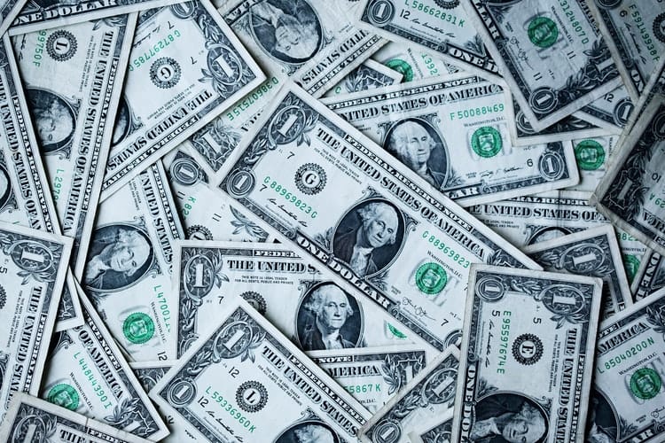 Dólar sobe para R$ 5,18 e atinge maior valor desde o final de março