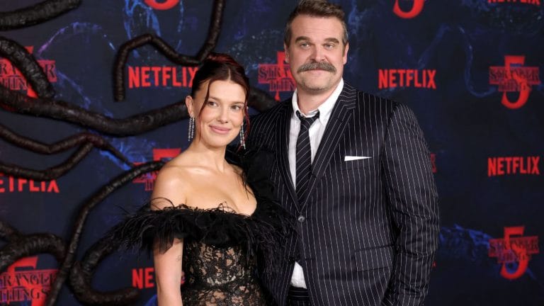 David Harbour e Millie Bobby Brown vão estrelar nova série após desentendimento
