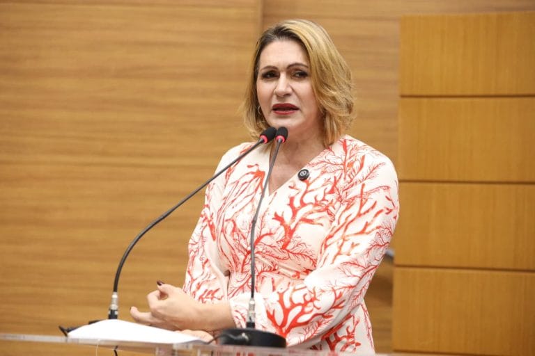 Deputada cobra valorização e melhorias na carreira dos professores de SE