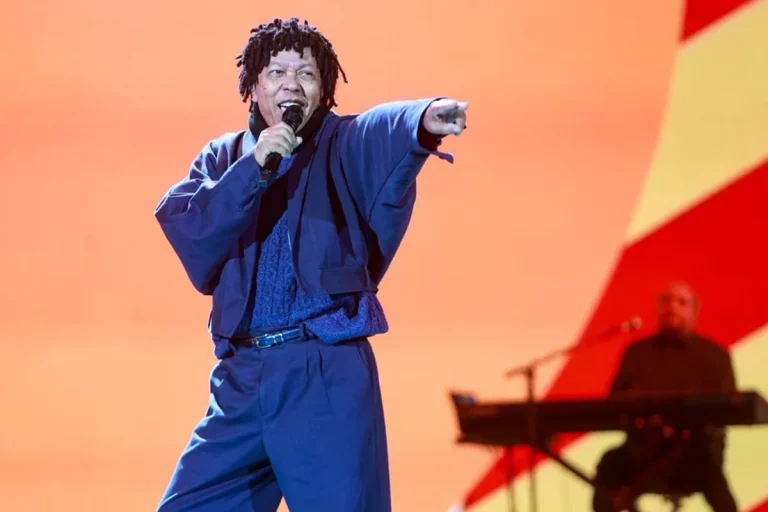 Djavan emociona Brasília em show comemorativo de 50 anos de carreira