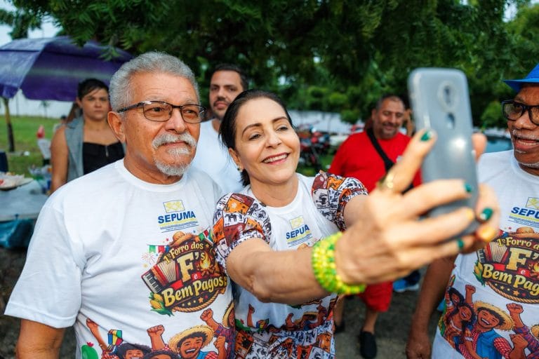 Emília Corrêa marca presença em confraternização junina dos servidores municipais