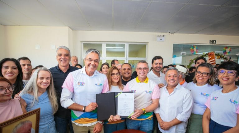 Estado entrega creche-escola do Ameei e autoriza rodovia em Lagarto