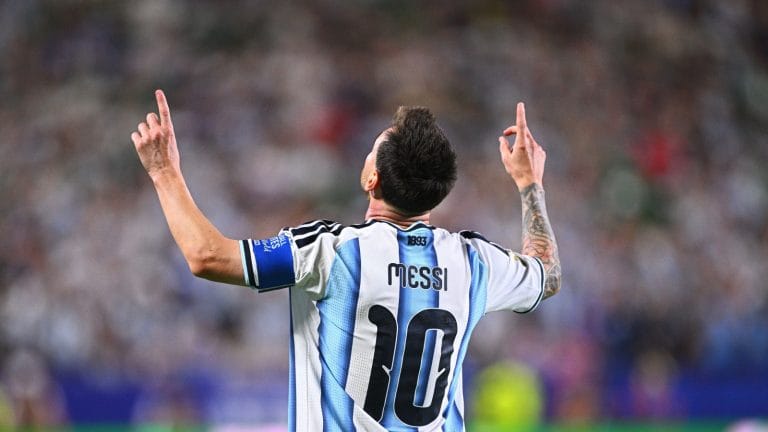 Ex-companheiro revela como Messi impressionava no Barça: ‘Muito PlayStation’