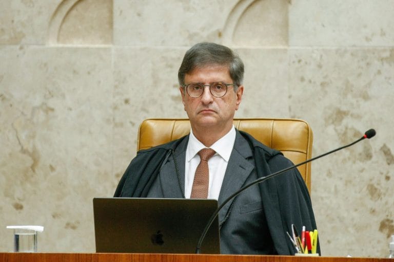Flávio Bolsonaro pede desculpas a Michelle e convoca para união