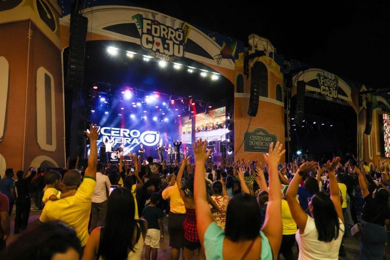 Forró Caju inicia programação na Praça dos Mercados com música gospel e católica