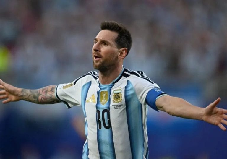 Hat-trick histórico: Messi supera Klose e lidera artilharia de Copas
