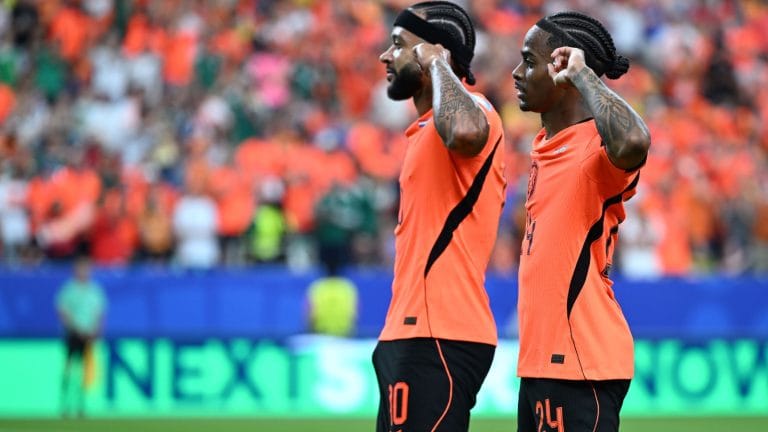 Holanda massacra Suécia por 5 a 1 na Copa com assistência de Memphis
