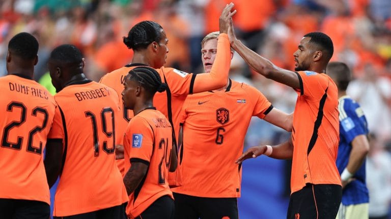Holandeses animam pré-jogo da Copa com samba e ‘Magalenha’