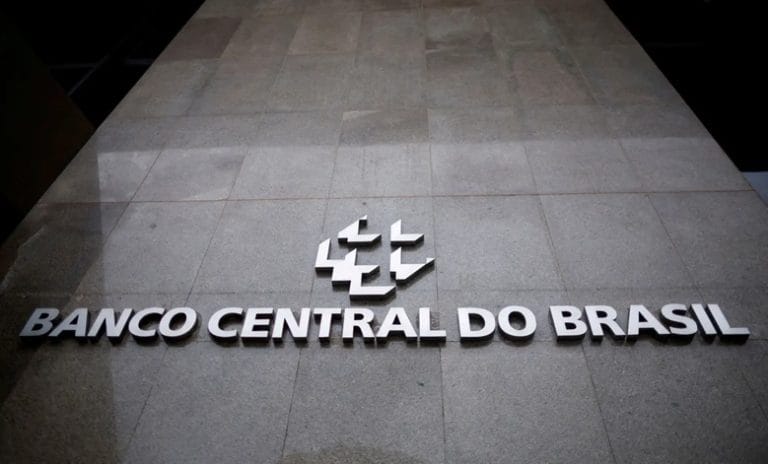 Inflação sobe pela 15ª vez seguida e mercado já projeta 5,33% para 2025