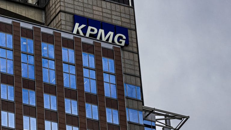 KPMG apaga relatório cheio de mentiras inventadas por IA