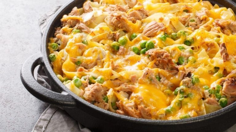 Macarrão cremoso gratinado: receita fácil para reunir a família