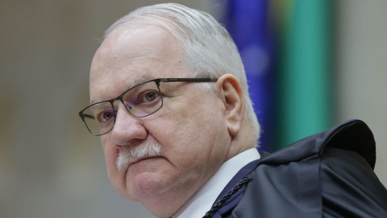Moraes aguarda PGR para decidir sobre prisão domiciliar de Bolsonaro