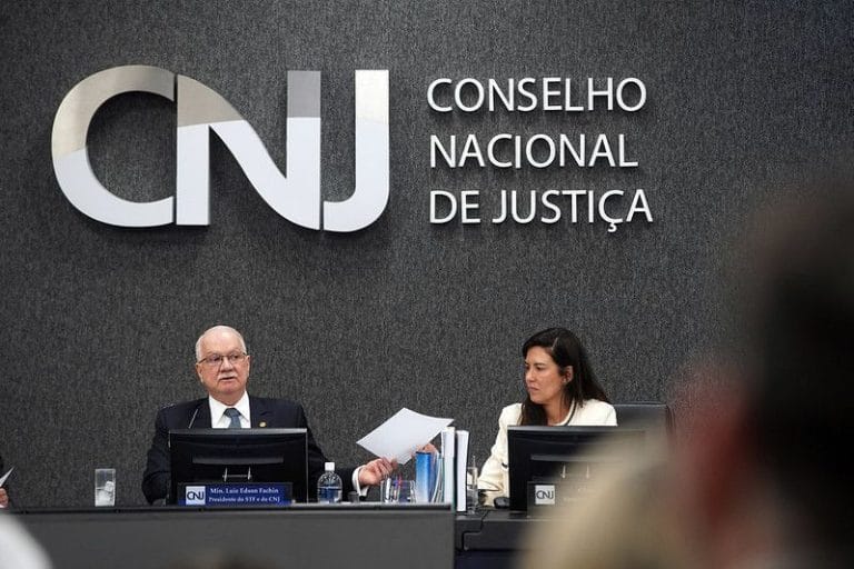 MPT quer proibir menores de 16 anos como influenciadores pagos