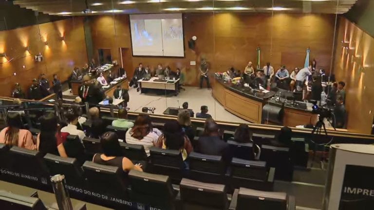Mulher leva 66 anos de prisão por envenenar crianças com ovo de Páscoa