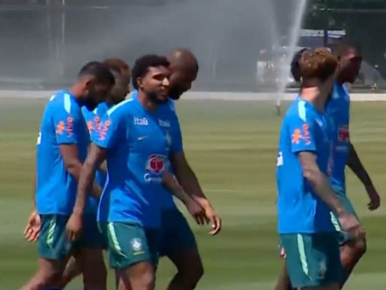 Neymar treina com grupo e fica perto de jogo contra Escócia