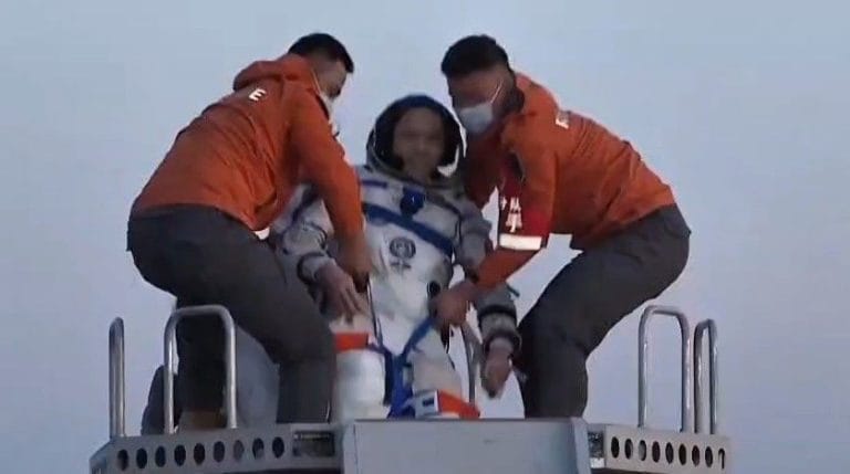 Objeto misterioso é liberado por avião espacial da China em órbita