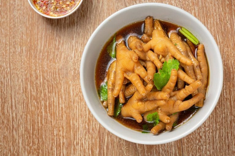 Pé de frango vira receita nutritiva cheia de colágeno e sabor