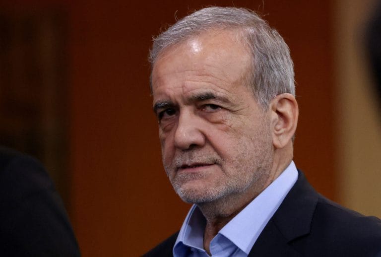 Pezeshkian desafia EUA e garante que Irã não vai ceder no enriquecimento nuclear