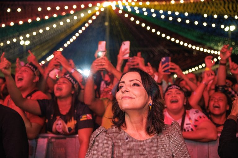 Prefeita Emília celebra abertura da programação diversificada do Forró Caju 2026