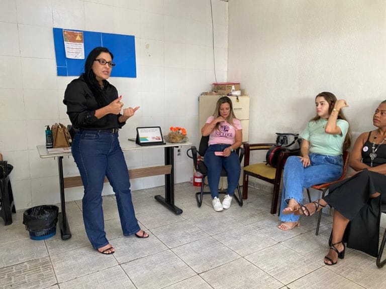 Prefeitura promove ação de saúde mental no Mercado Viana de Assis